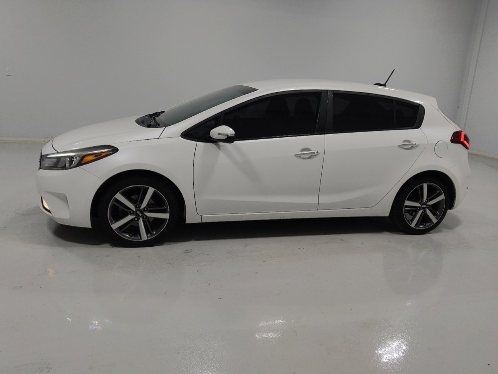 Used 2017 Kia Forte EX image 2
