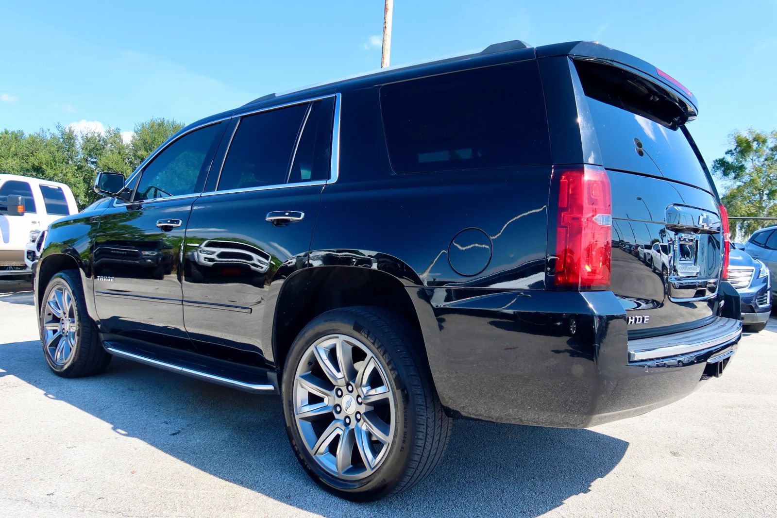 Used 2019 Chevrolet Tahoe Premier RWD image 2