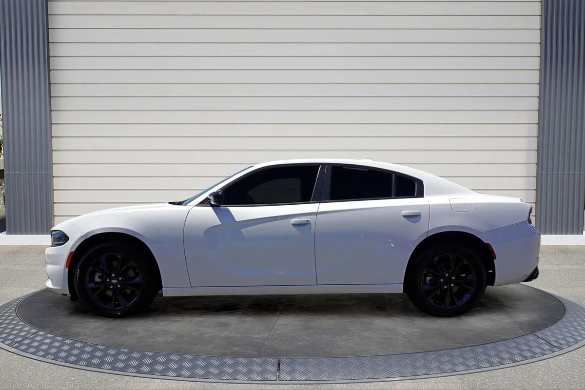 Used 2023 Dodge Charger SXT w/ Blacktop Package image 4