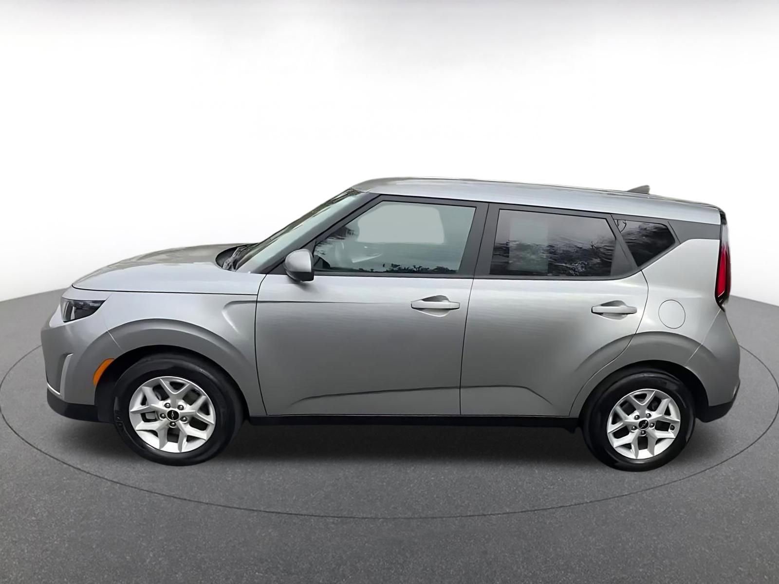 Used 2025 Kia Soul LX w/ LX Technology Package image 9