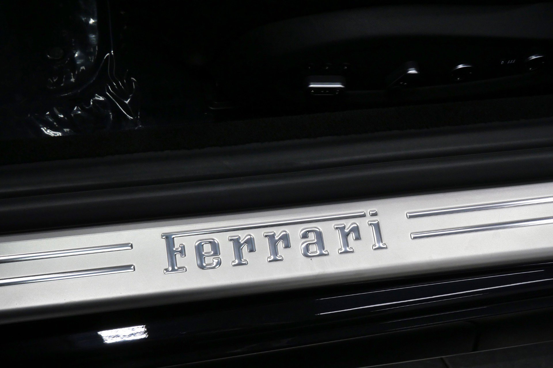 Used 2015 Ferrari California T RWD image 35