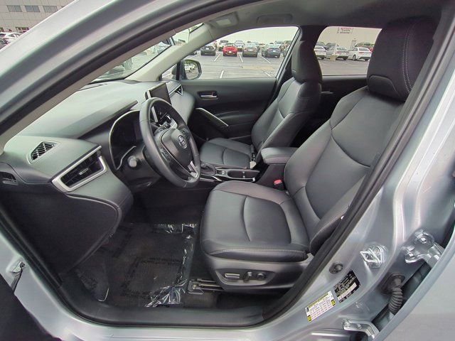 Used 2025 Toyota Corolla Cross XLE AWD/4WD image 8