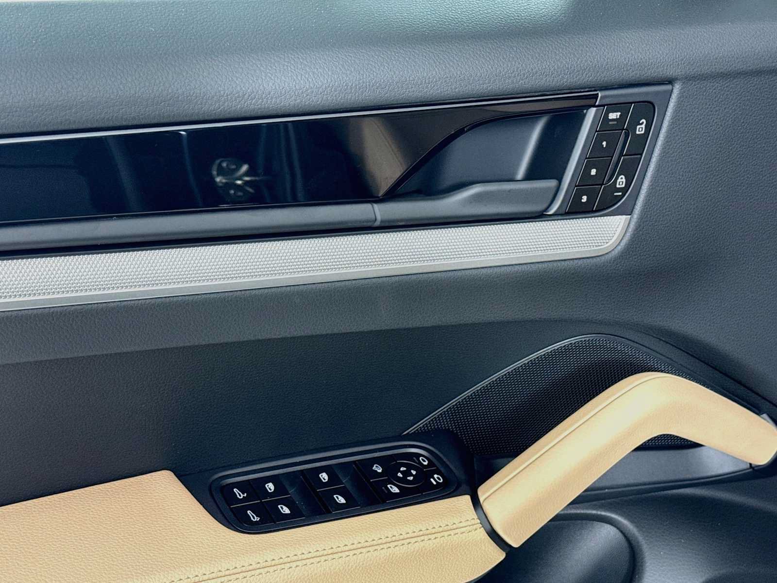 New 2026 Porsche Cayenne Coupe AWD/4WD image 11