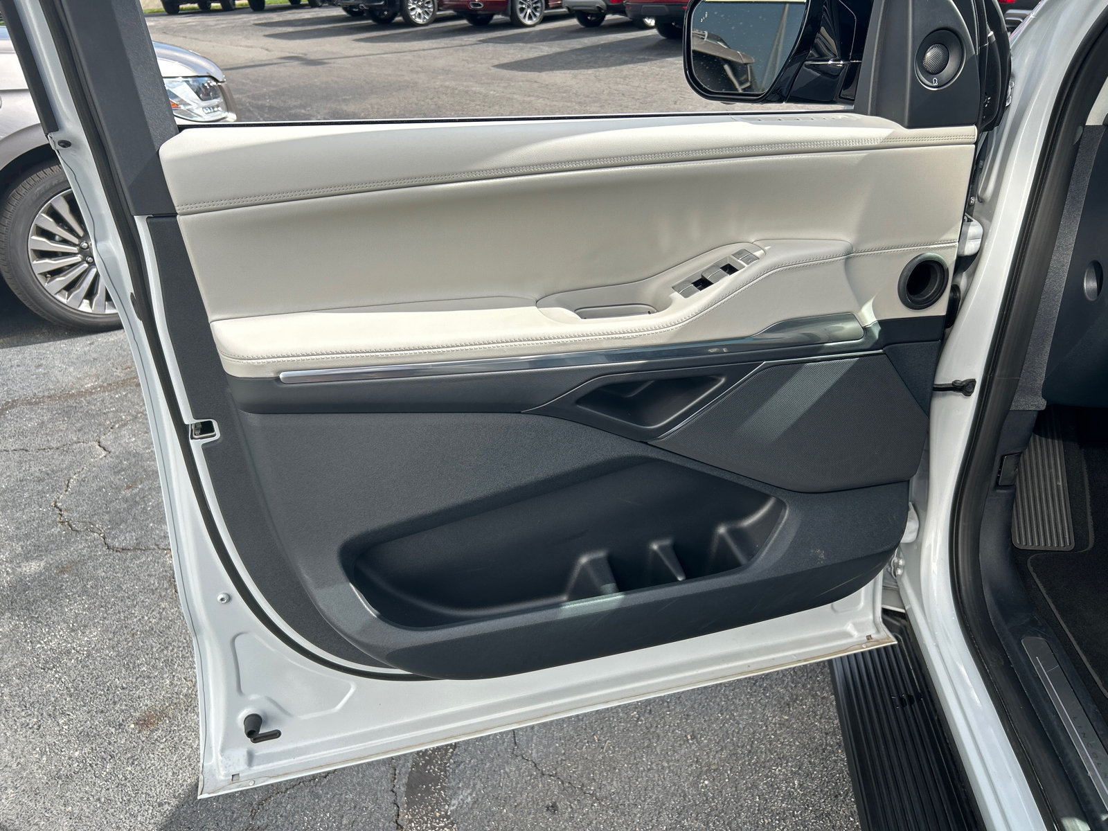 New 2026 Lincoln Navigator Premiere AWD/4WD image 13