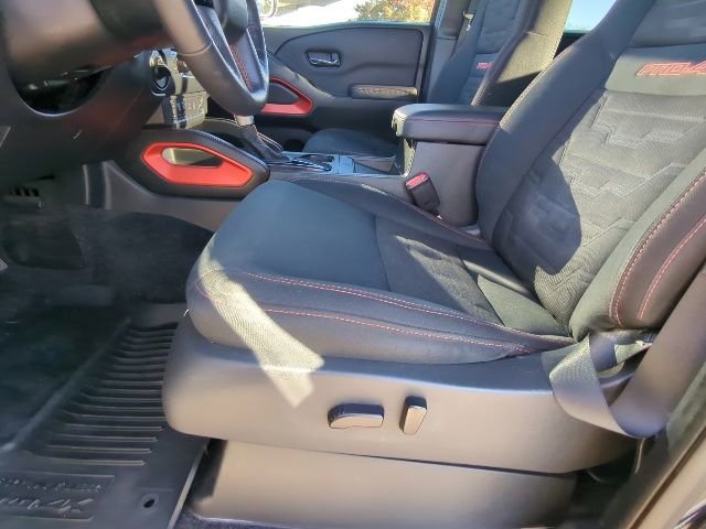 Used 2022 Nissan Frontier PRO-4X image 13