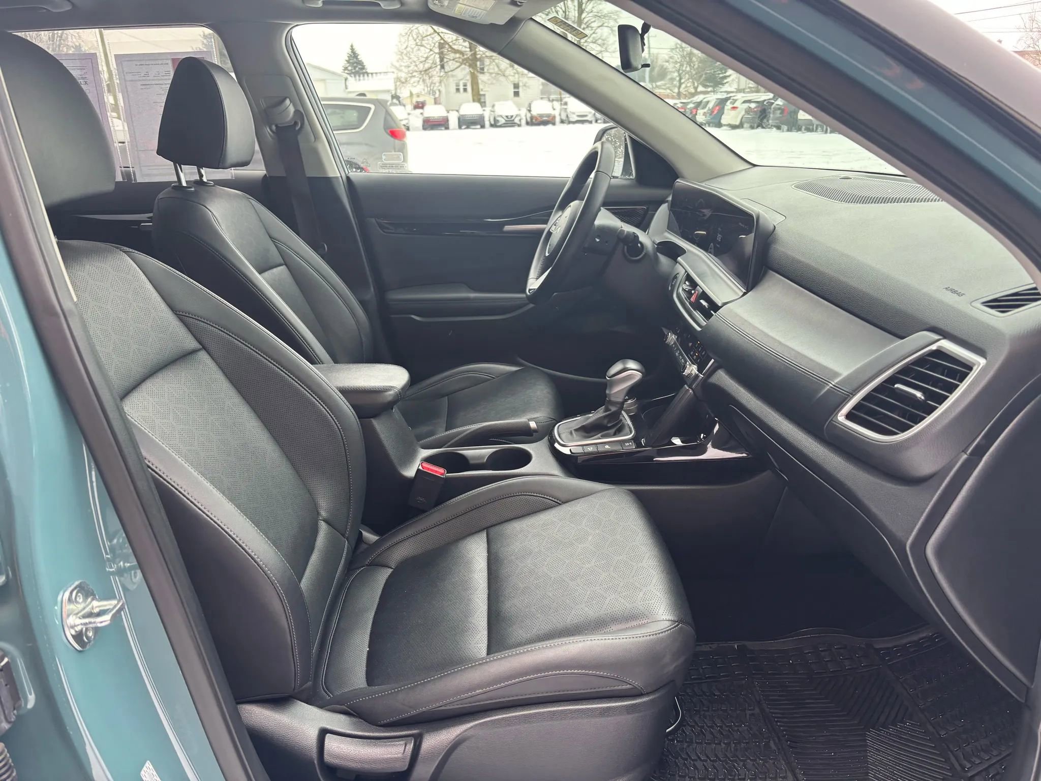 Used 2024 Kia Seltos EX image 16