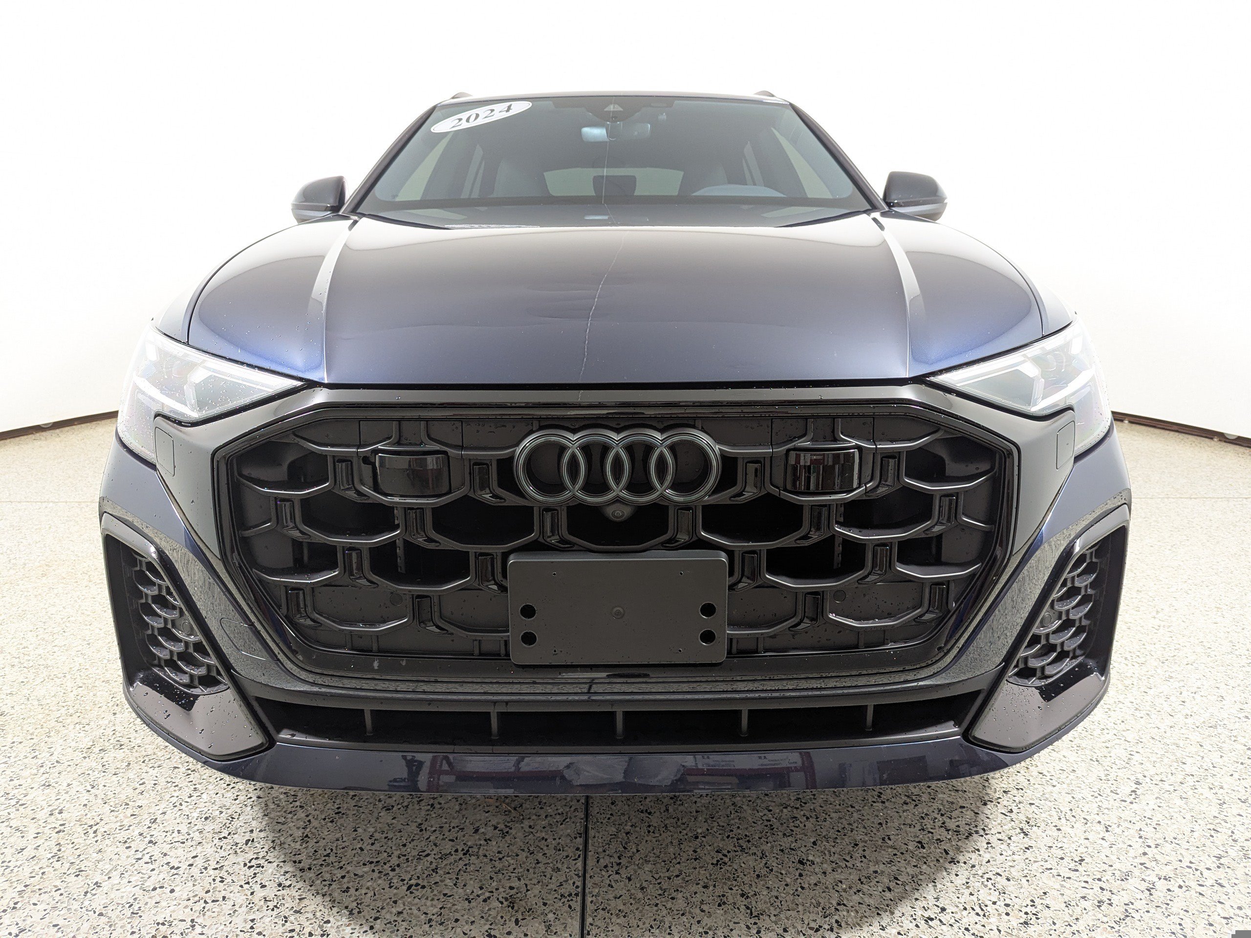 Used 2024 Audi SQ8 Premium Plus AWD/4WD image 2