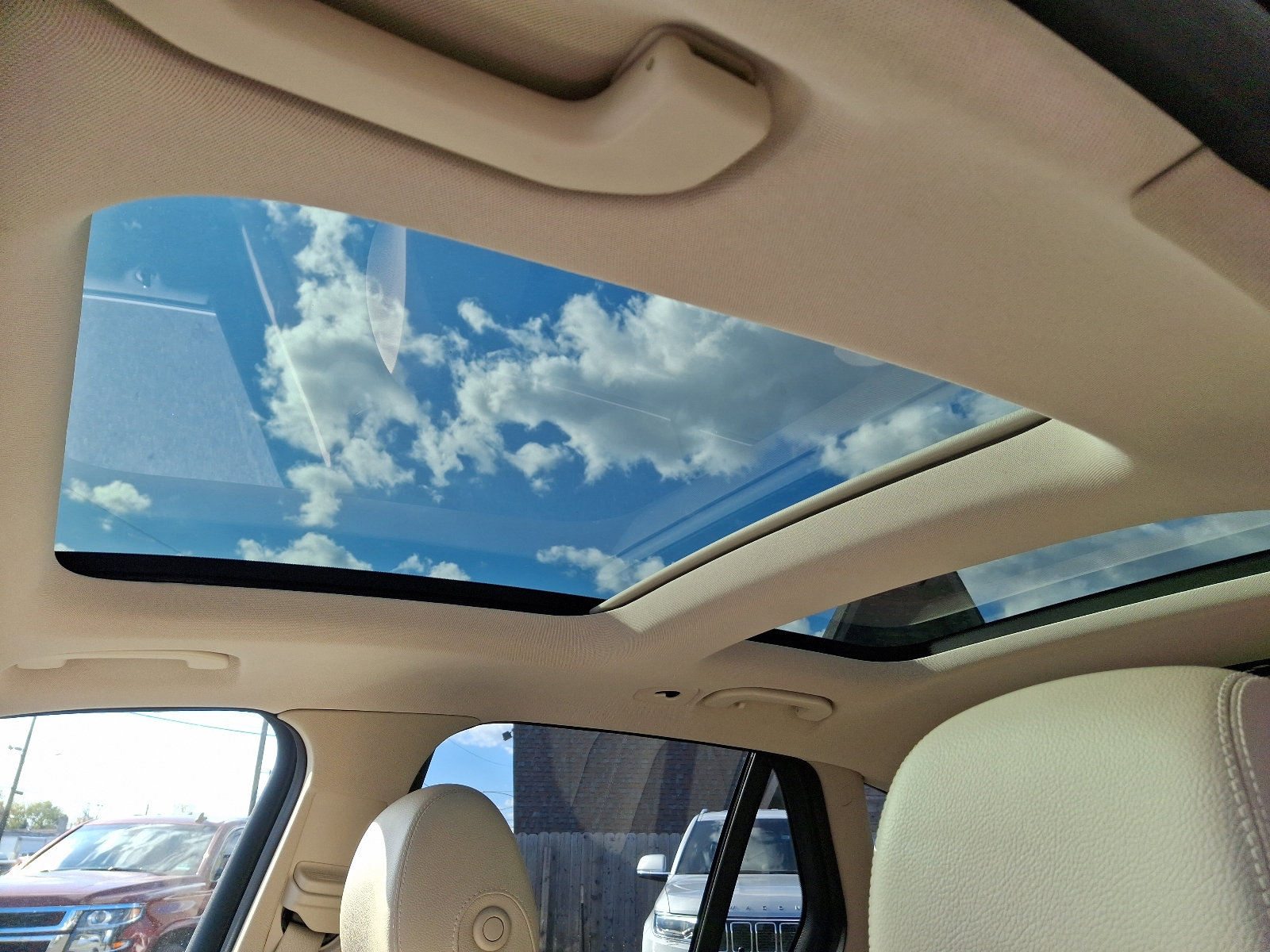 Used 2018 Mercedes-Benz GLC 300 4MATIC w/ Multimedia Package image 12