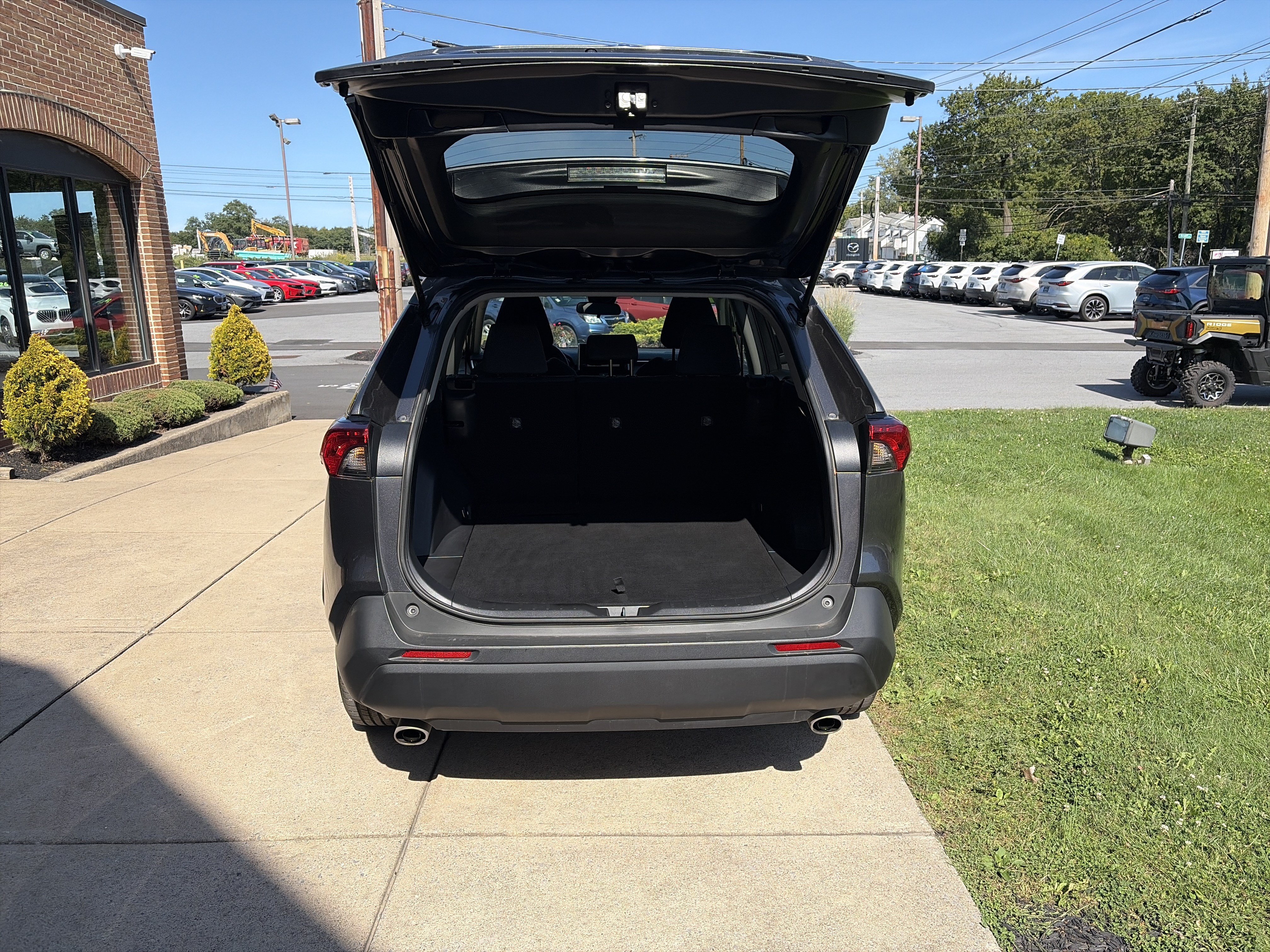 Used 2025 Toyota RAV4 XLE AWD/4WD image 5