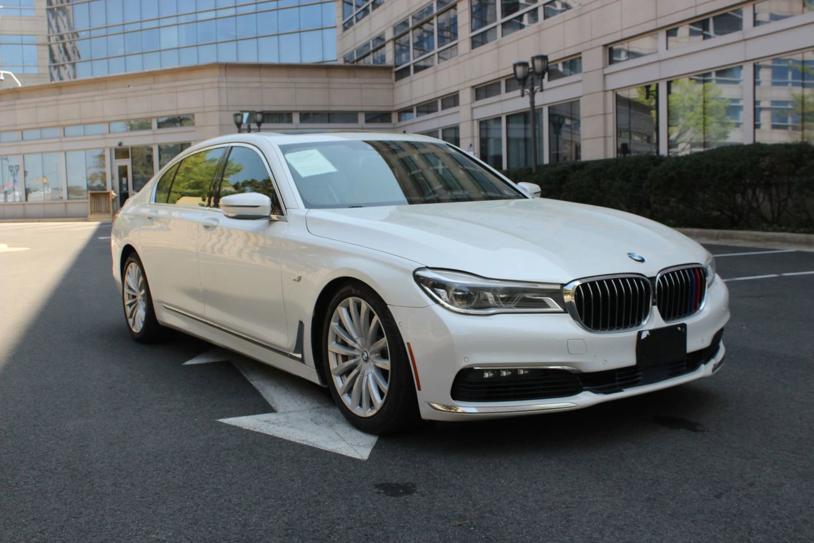 Used 2017 BMW 750i xDrive AWD/4WD image 1
