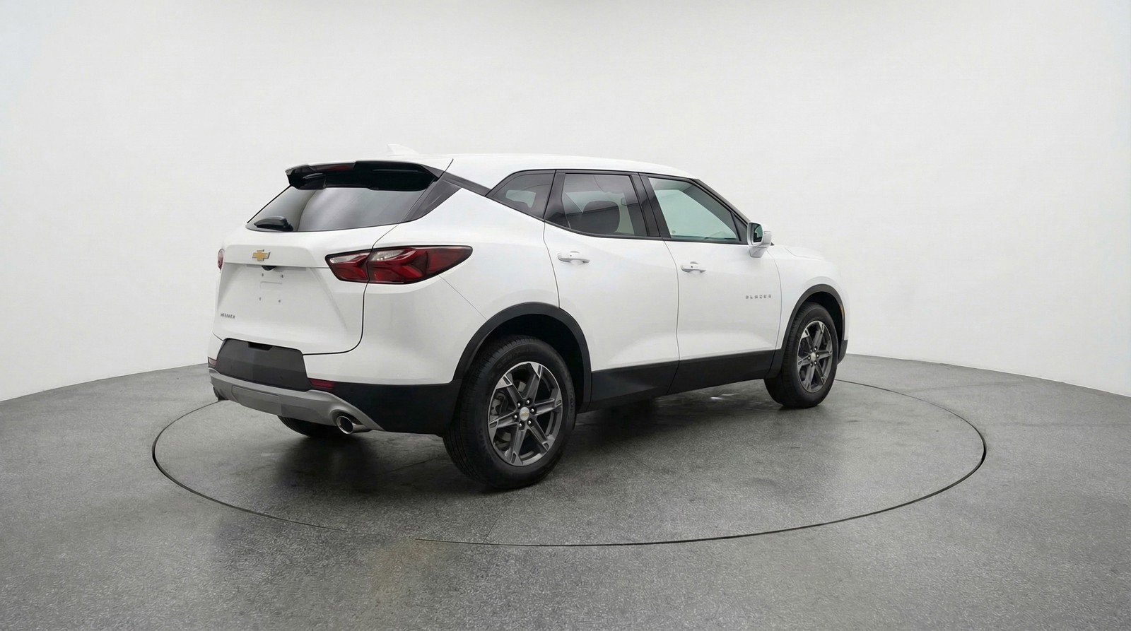Used 2025 Chevrolet Blazer LT FWD image 9