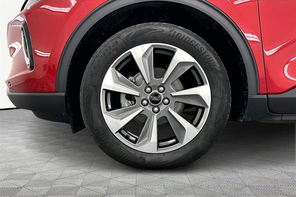 Used 2023 Ford Escape Platinum image 9