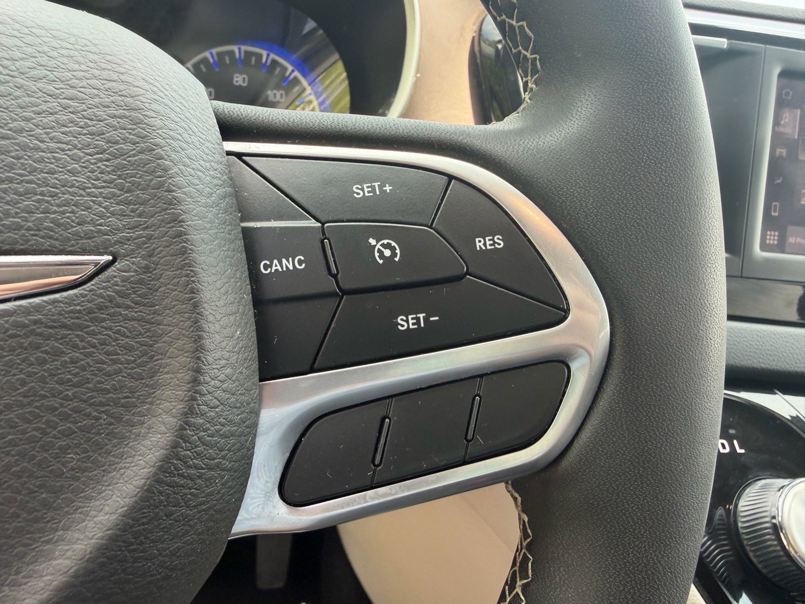 Used 2023 Chrysler Voyager LX FWD image 31