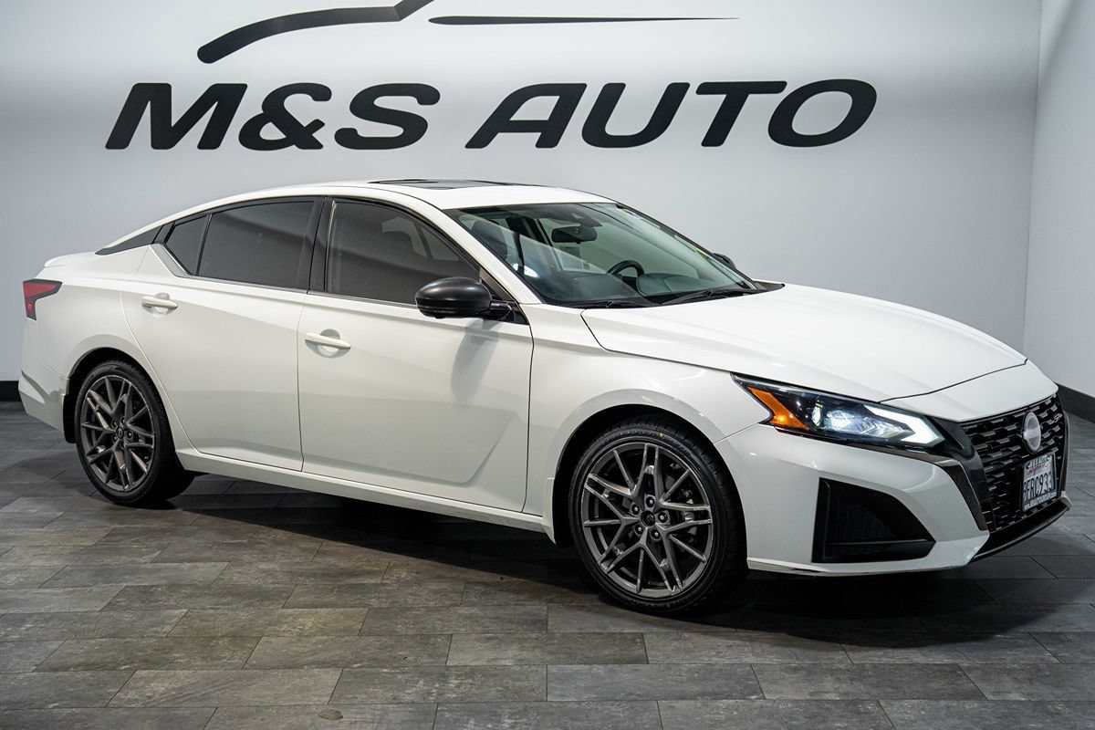 Used 2023 Nissan Altima 2.0 SR FWD image 6