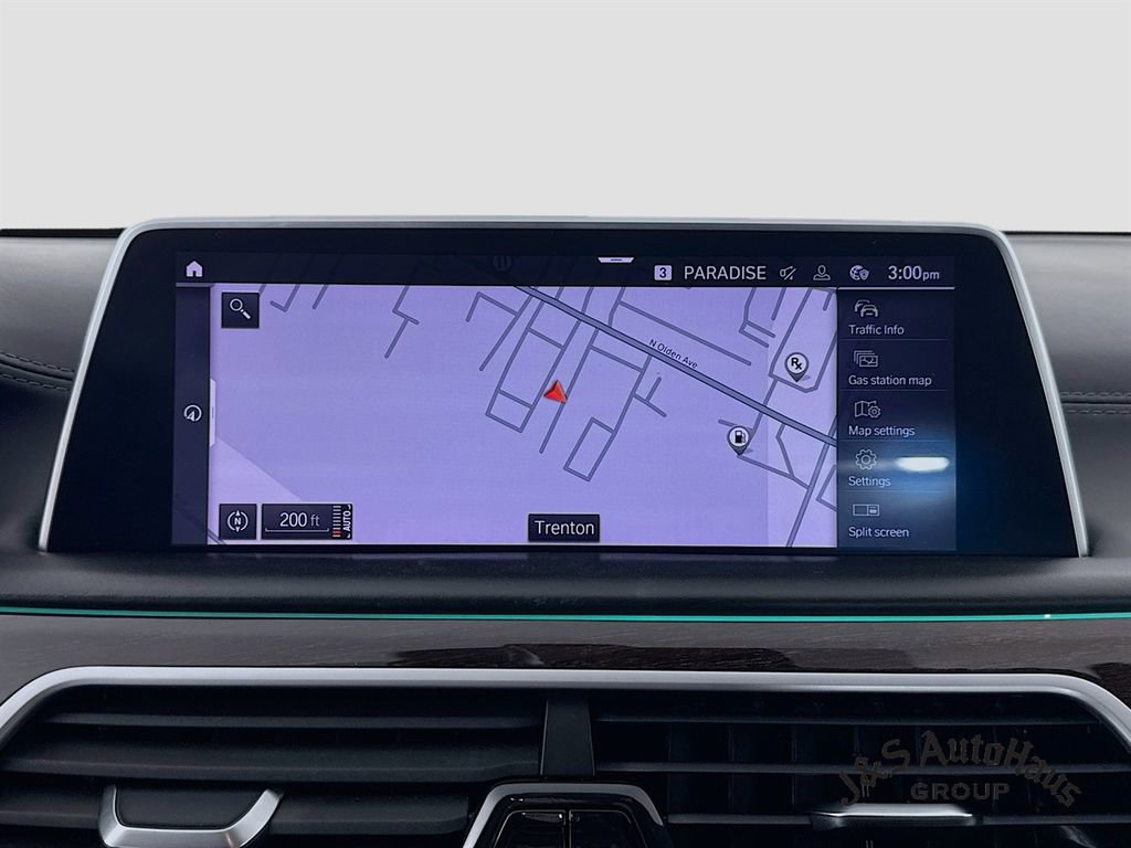 Used 2021 BMW 740i xDrive w/ M Sport Package image 18