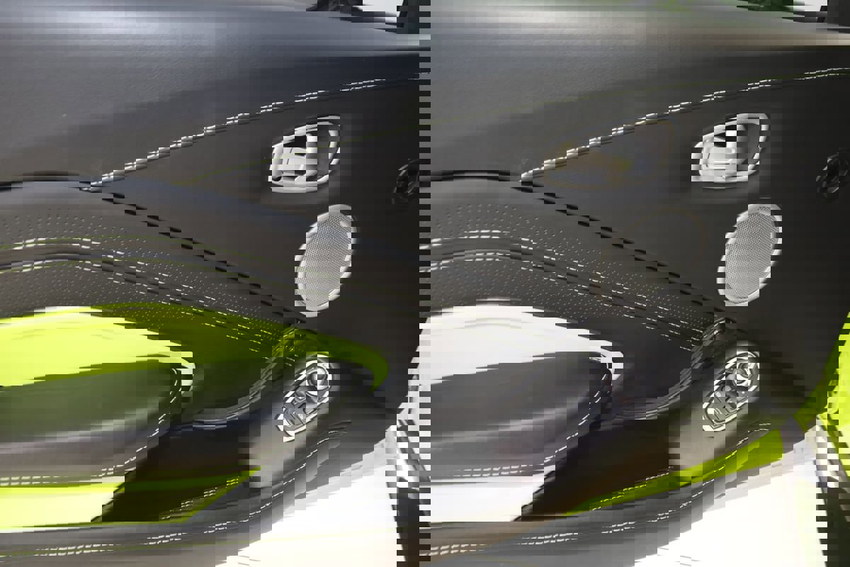 Used 2019 Aston Martin V8 Vantage Coupe RWD image 39