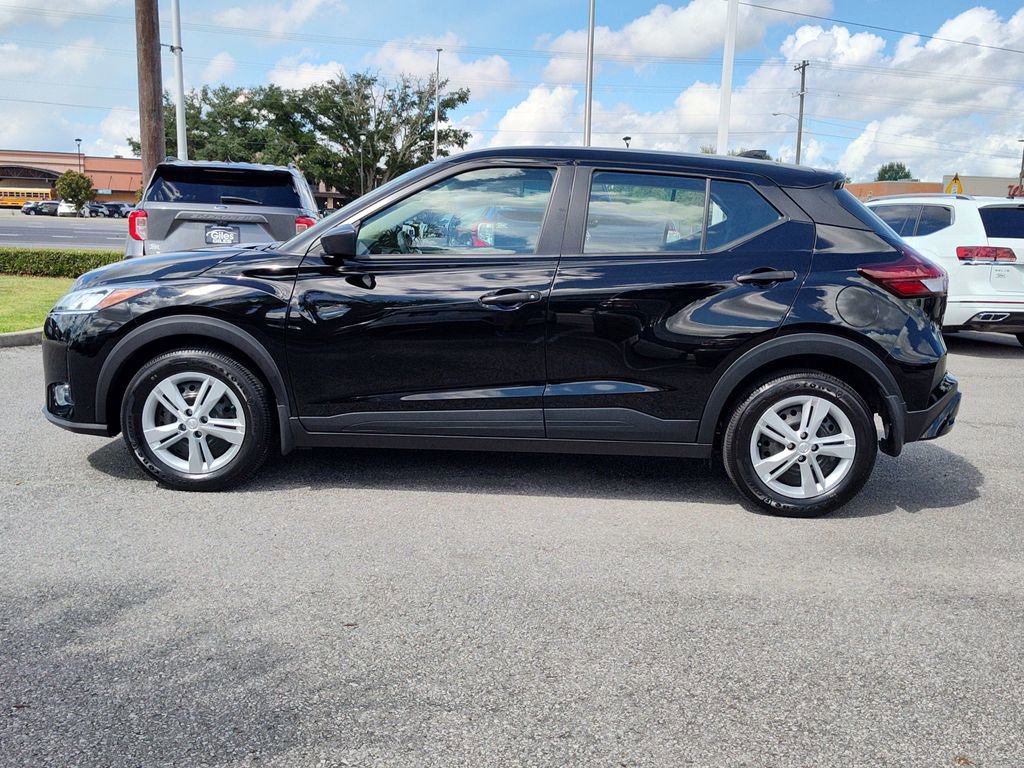 Used 2025 Nissan Kicks Play S image 3