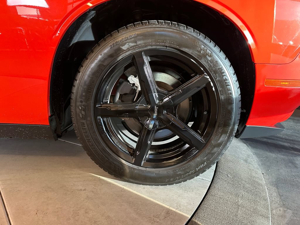 Used 2016 Dodge Challenger SXT RWD image 23
