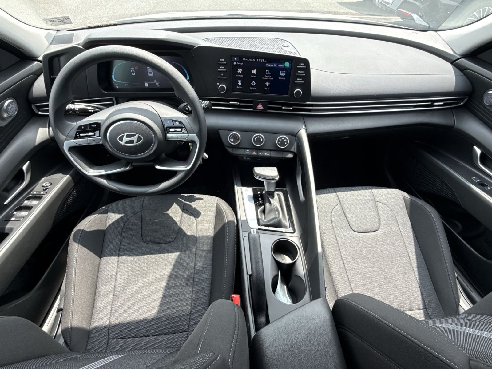 New 2026 Hyundai Elantra SE FWD image 23