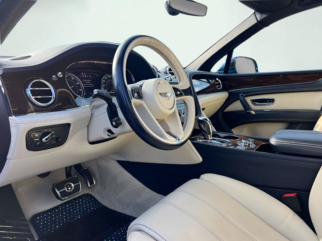 Used 2018 Bentley Bentayga AWD/4WD image 18