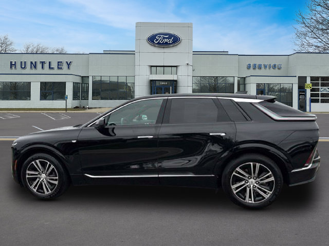 Used 2024 Cadillac Lyriq Luxury AWD/4WD image 7