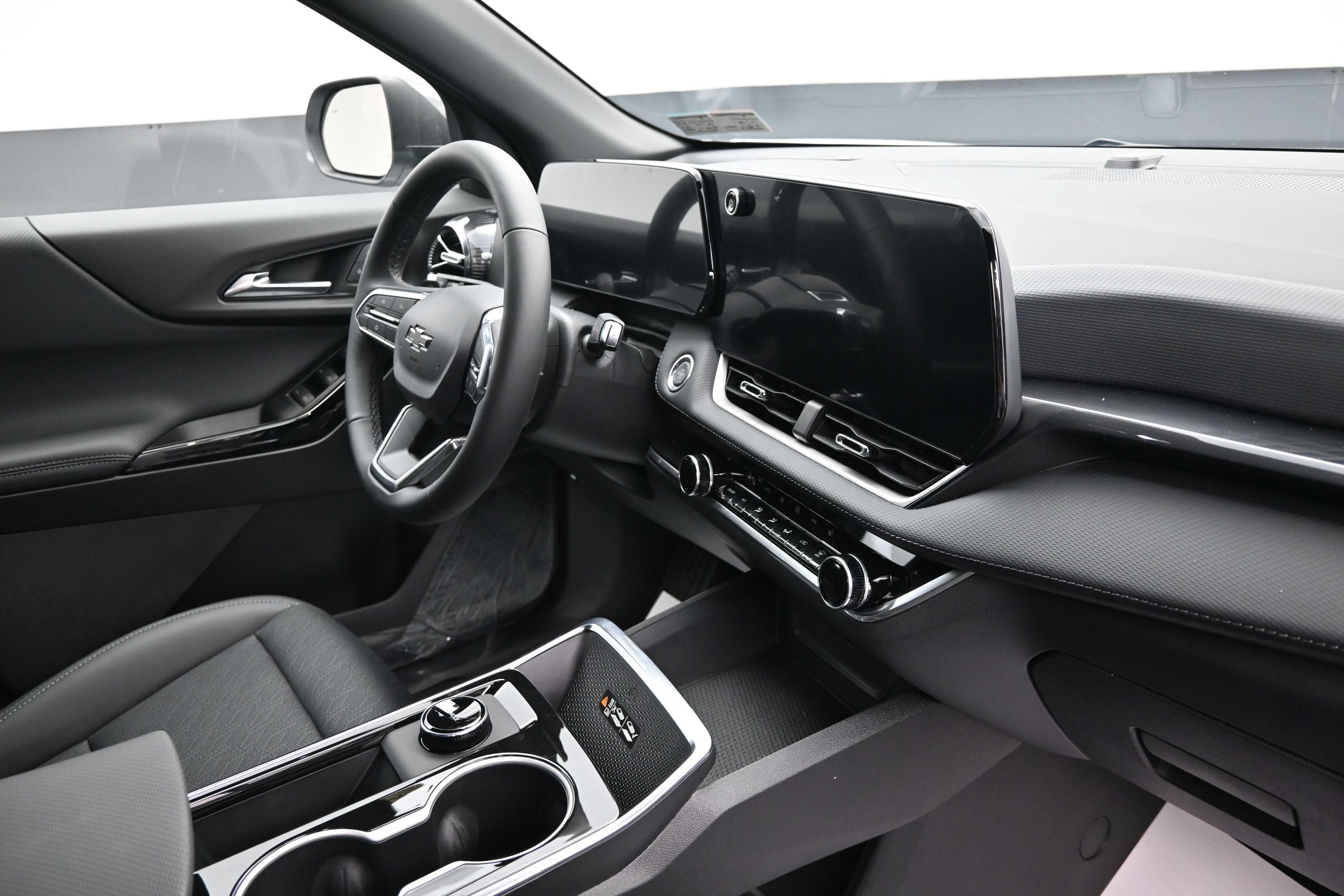 New 2027 Chevrolet Equinox LT w/ Convenience Package II FWD image 34