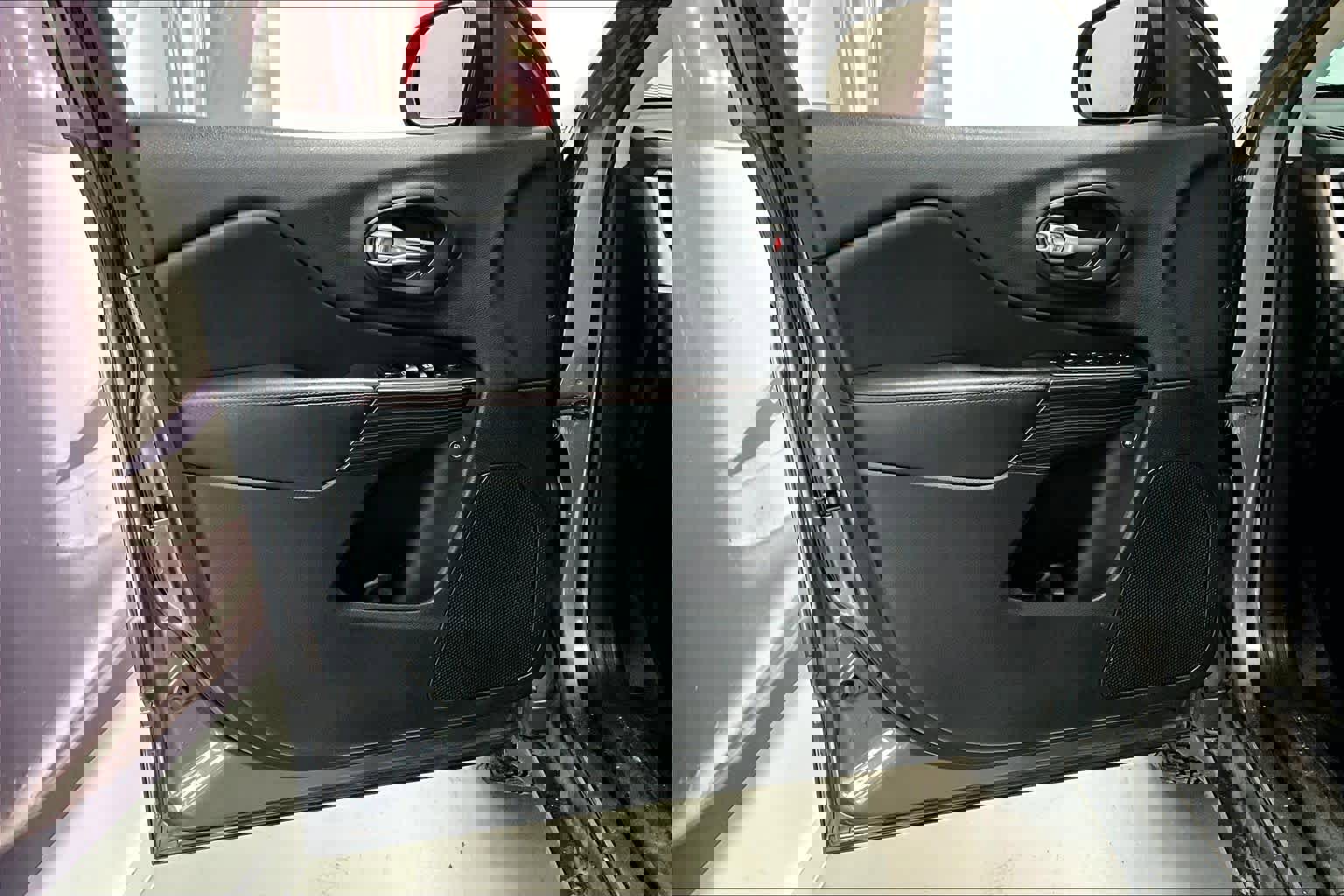 Used 2014 Jeep Cherokee Trailhawk w/ Comfort/Convenience Group image 25