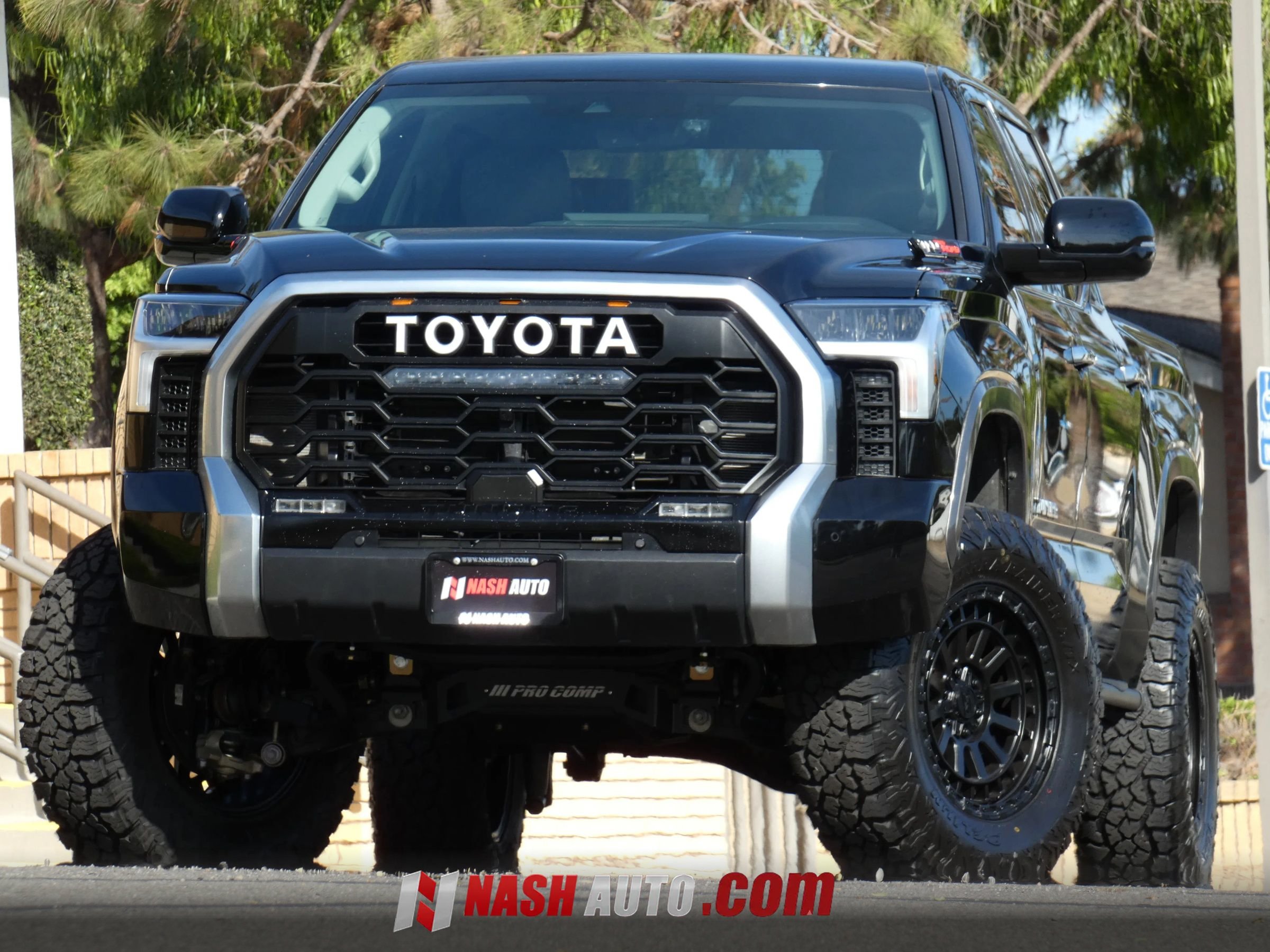 Used 2024 Toyota Tundra Limited w/ Power Package AWD/4WD image 2
