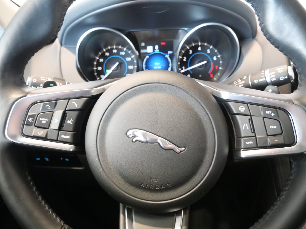 Used 2020 Jaguar F-PACE Prestige AWD/4WD image 18