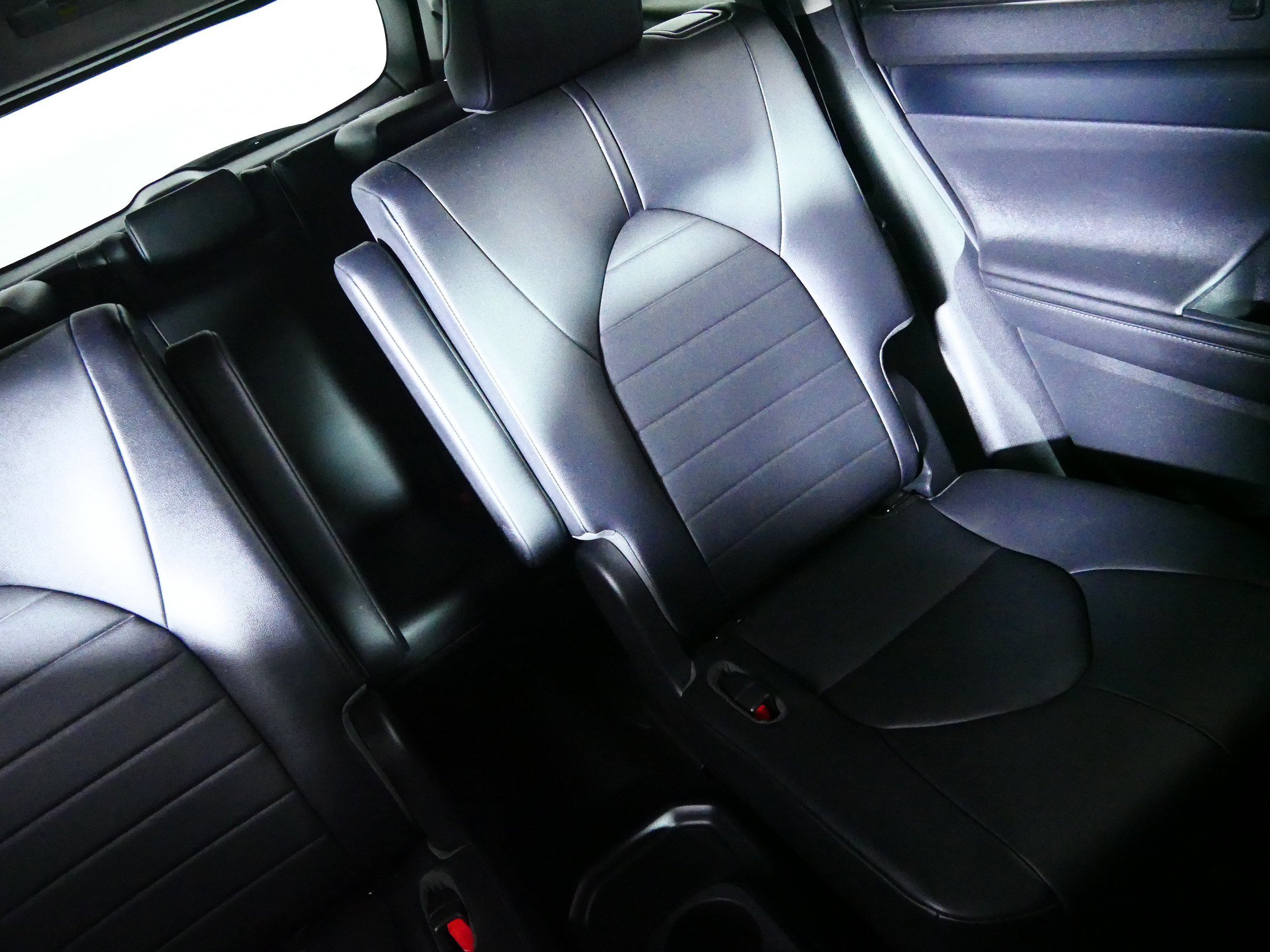 Used 2020 Toyota Highlander XLE AWD/4WD image 14