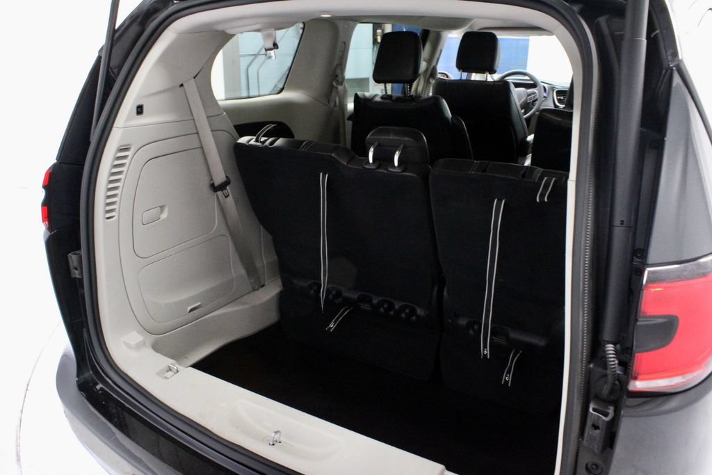 Used 2023 Chrysler Pacifica Touring-L FWD image 14