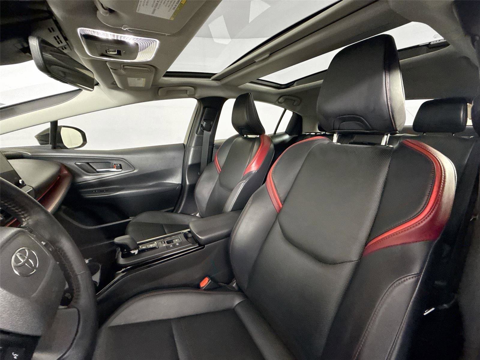 Used 2023 Toyota Prius Prime FWD image 3