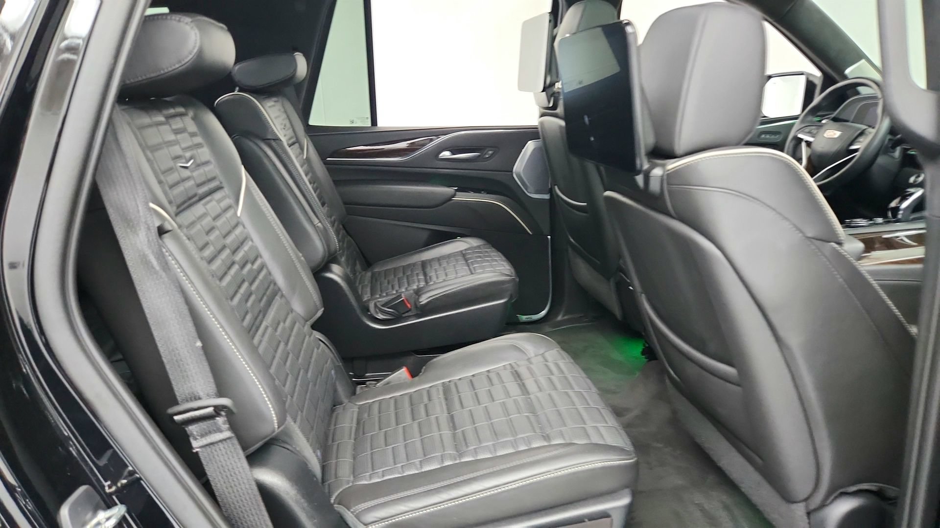 Used 2023 Cadillac Escalade Sport Platinum w/ Heavy-Duty Trailer Package AWD/4WD image 25