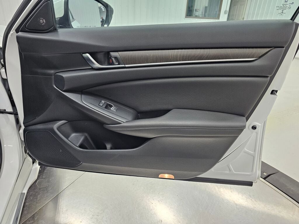 Certified 2021 Honda Accord Touring image 32