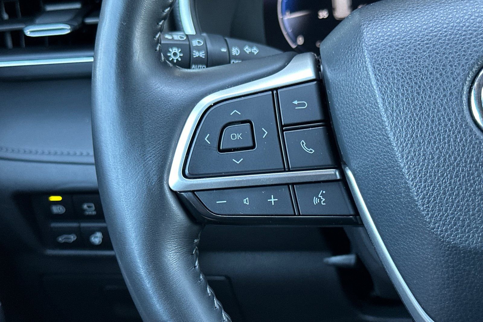 Used 2023 Toyota Highlander Limited AWD/4WD image 28