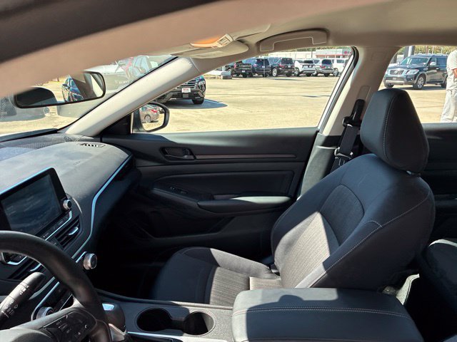 Used 2025 Nissan Altima 2.5 S FWD image 16