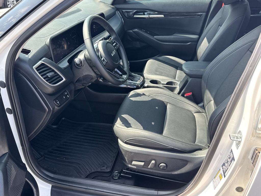 Certified 2025 Kia Seltos EX w/ EX Sunroof Package AWD/4WD image 9