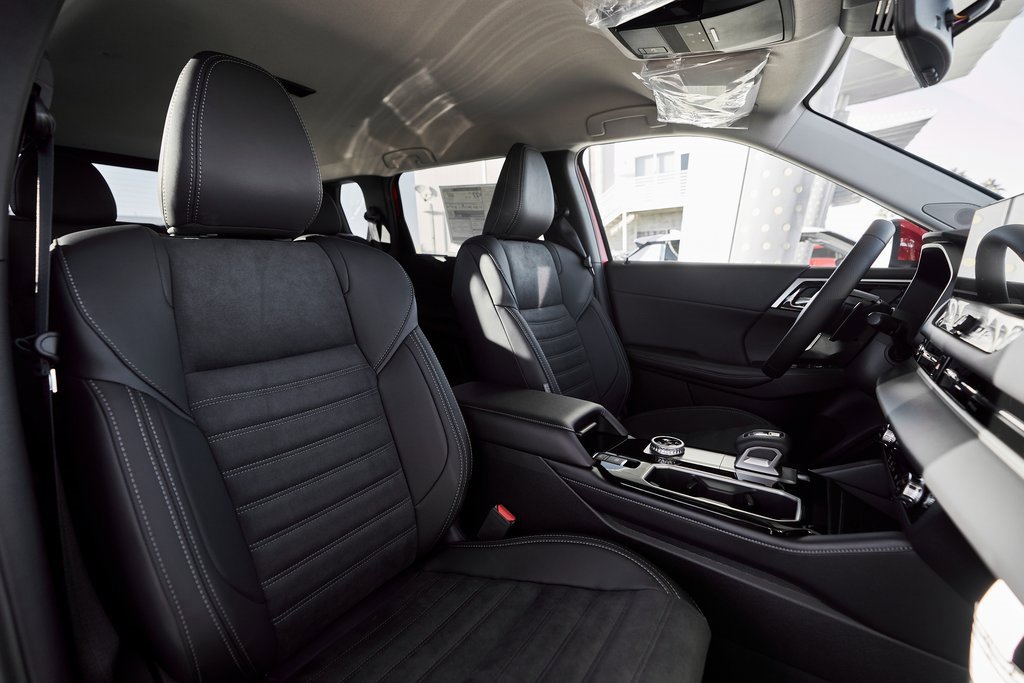 New 2025 Mitsubishi Outlander SE image 27