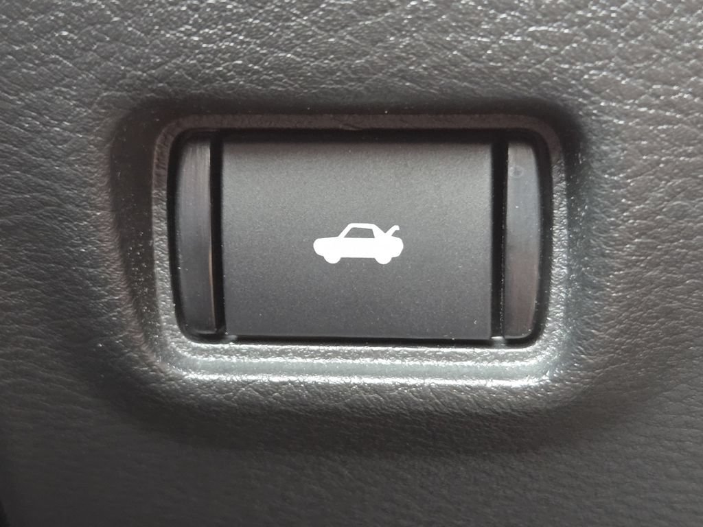 Used 2023 Nissan Sentra SV FWD image 11