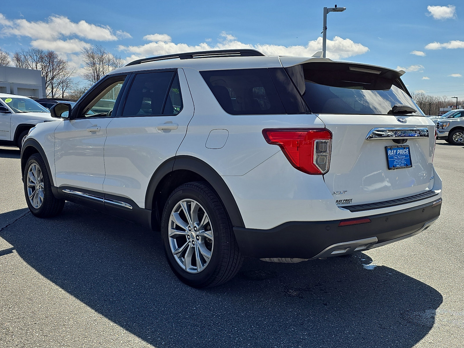 Certified 2022 Ford Explorer XLT w/ Equipment Group 202A AWD/4WD image 4