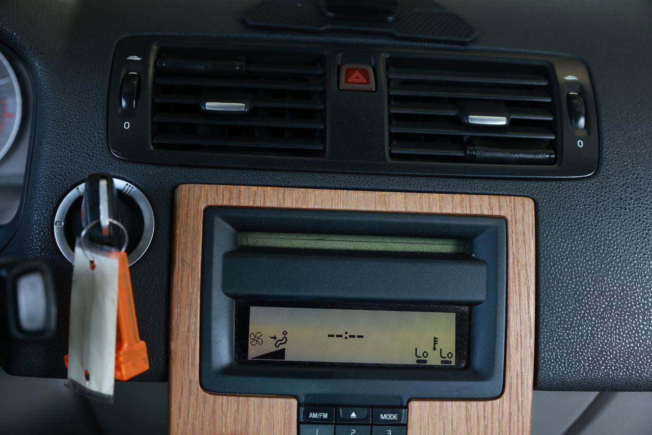 Used 2008 Volvo C70 T5 FWD image 37