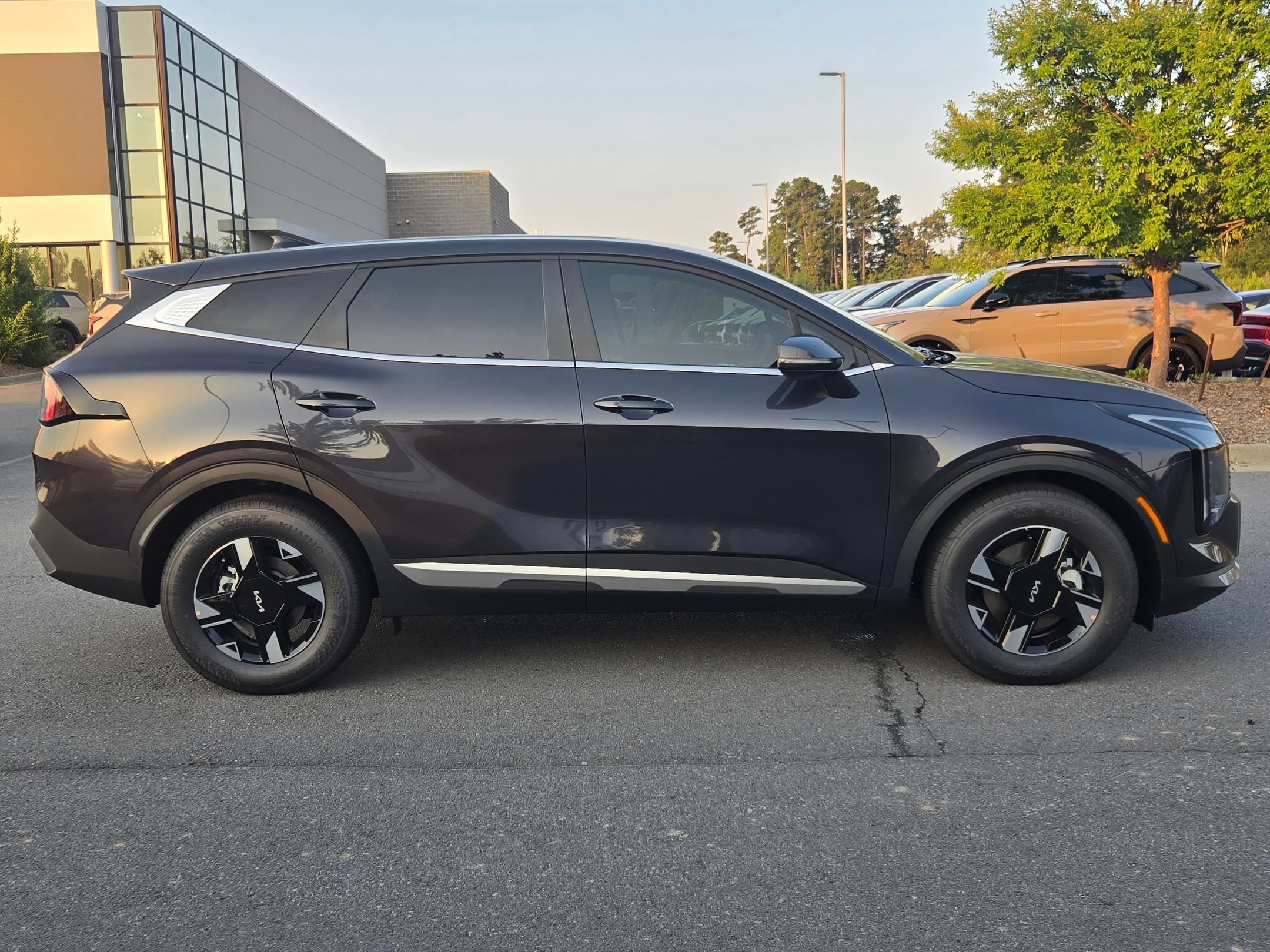 New 2026 Kia Sportage LX w/ LX Convenience Package FWD image 8