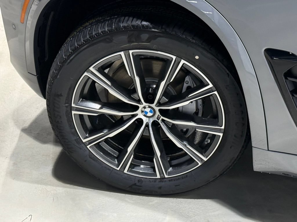 Used 2026 BMW X5 xDrive40i w/ M Sport Package AWD/4WD image 7