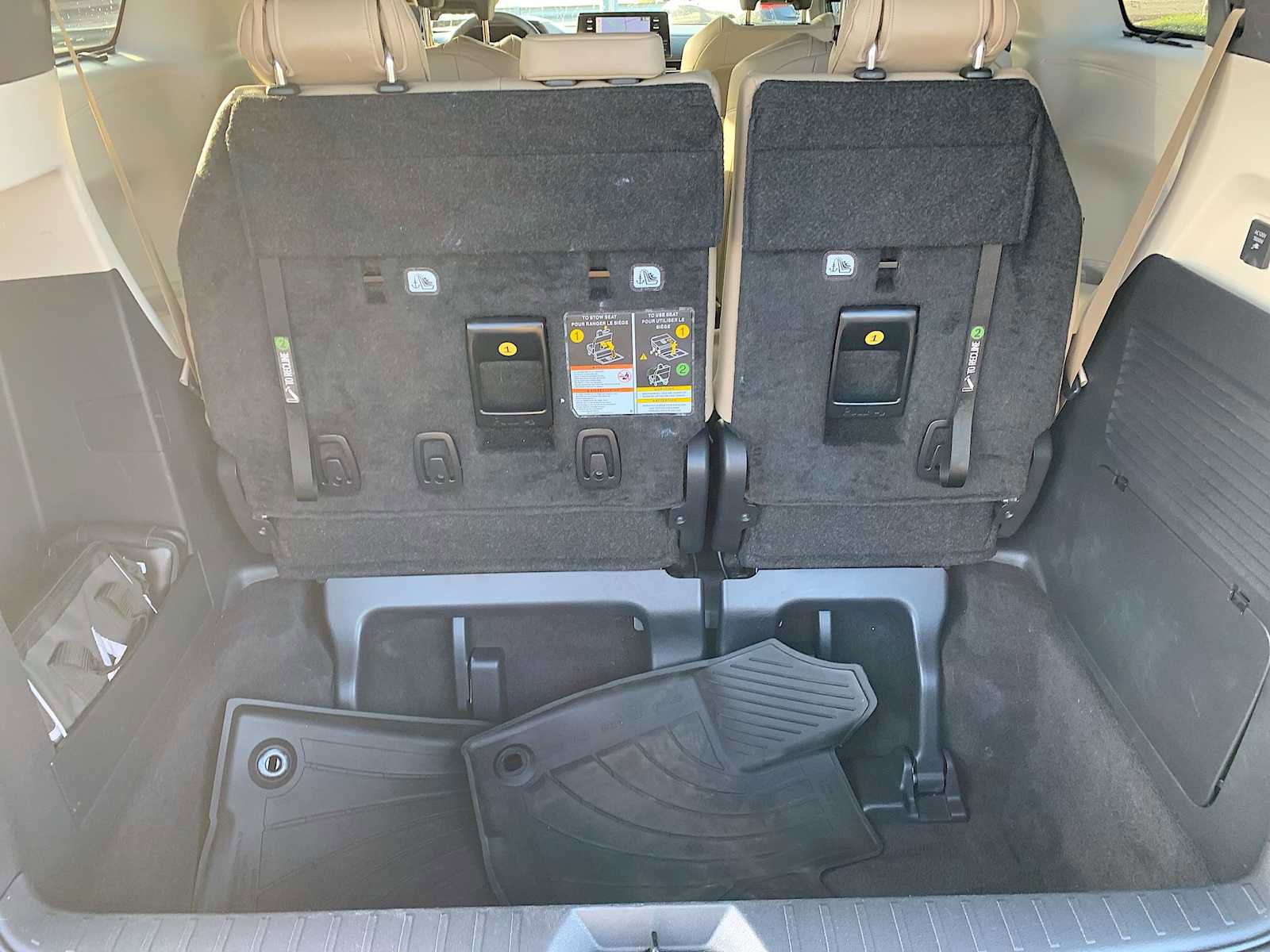 Used 2024 Toyota Sienna Limited image 26