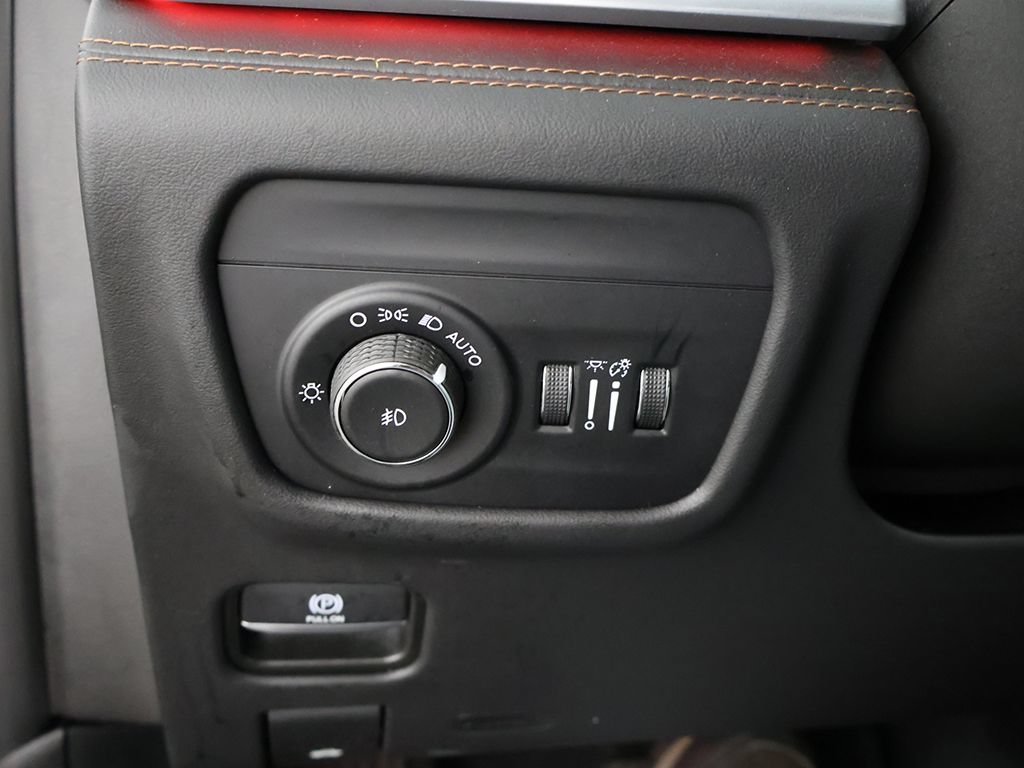 Used 2023 Jeep Grand Cherokee Summit AWD/4WD image 46