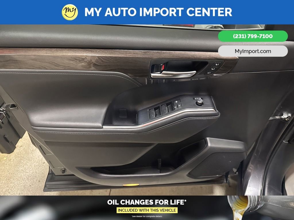 Used 2023 Toyota Highlander Limited image 10