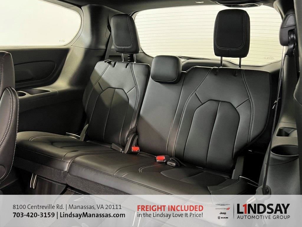 New 2026 Chrysler Pacifica Select image 12