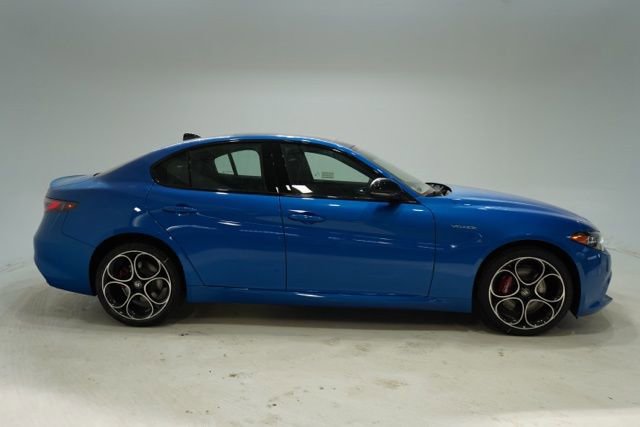 New 2025 Alfa Romeo Giulia AWD image 8