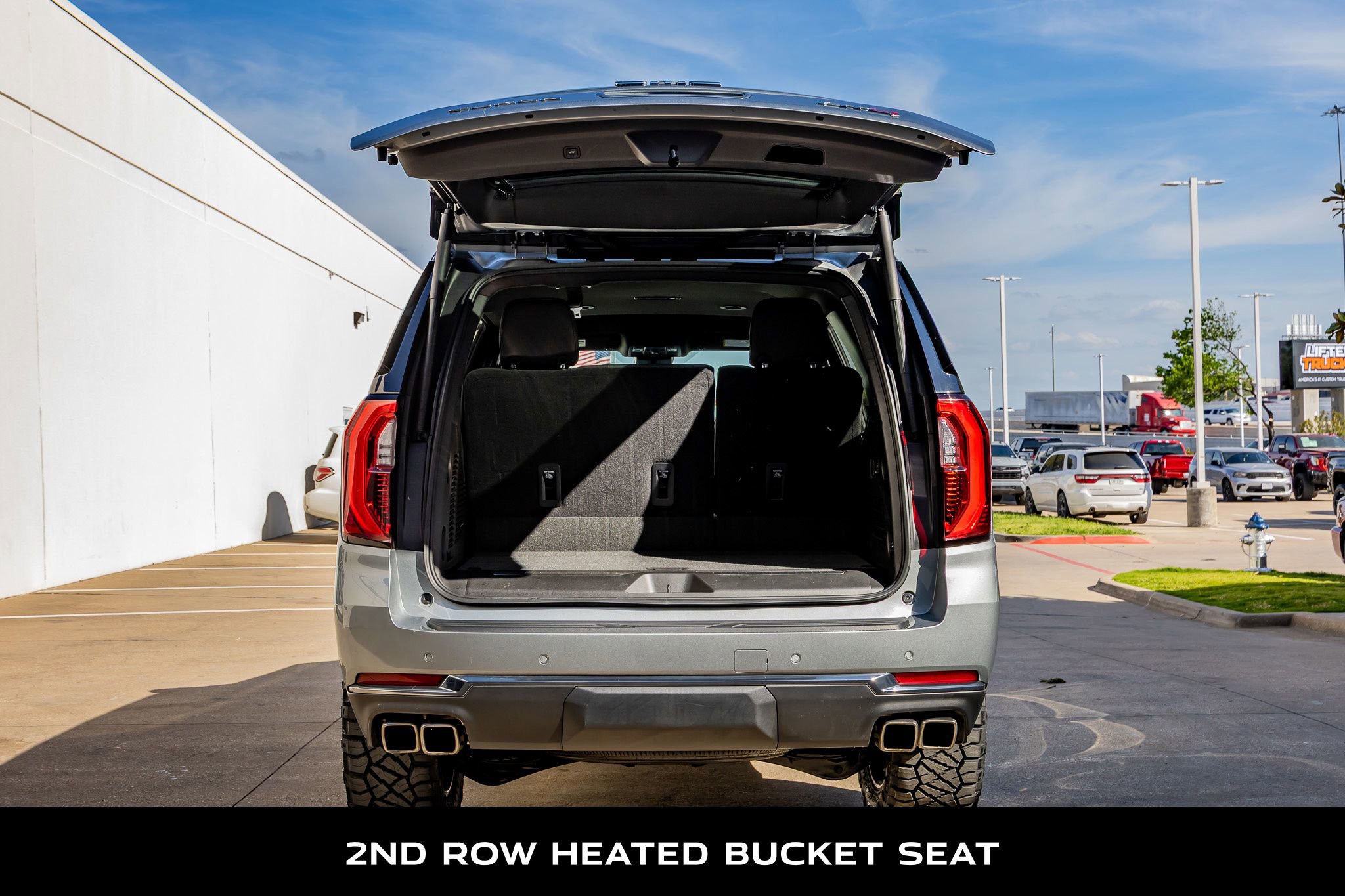 Used 2025 GMC Yukon AT4 w/ Premium Trailering Package image 9