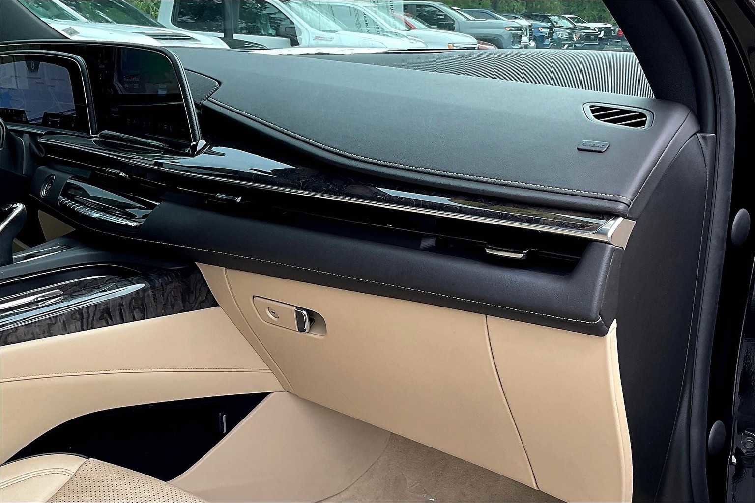 Used 2021 Cadillac Escalade Premium Luxury w/ Driver Assist Tech Package image 15